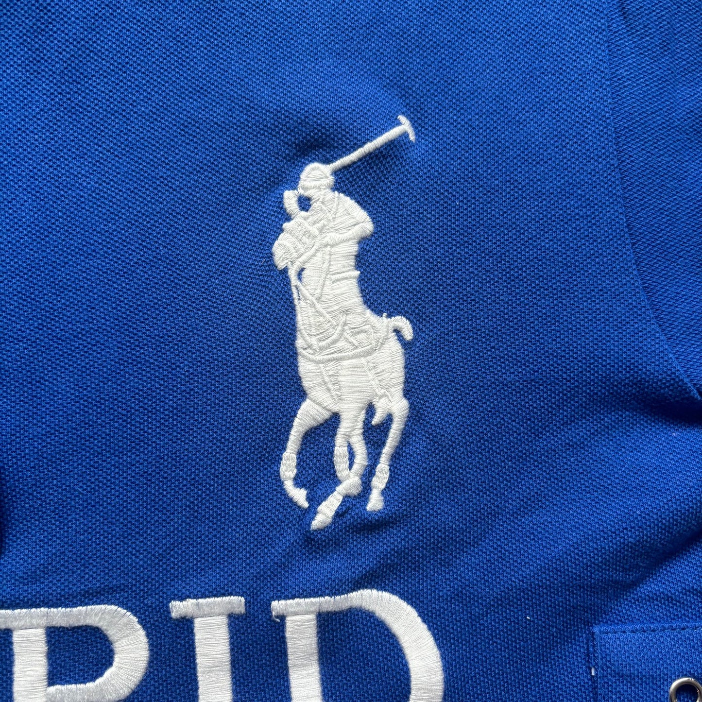 Close-up of premium cotton fabric – Madrid polo shirt for summer