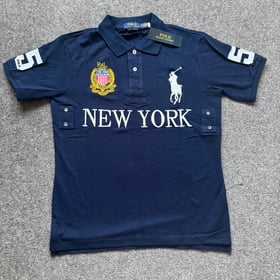 Dark blue New York polo shirt – modern urban style, front view